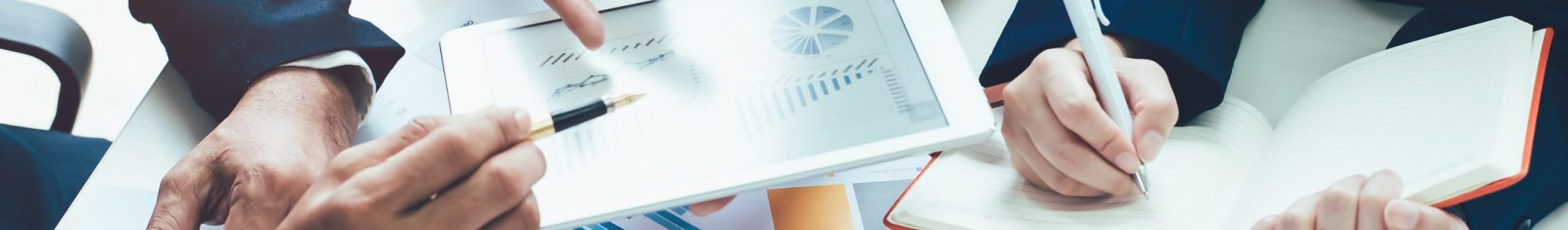 Asian,Business,Adviser,Meeting,To,Analyze,And,Discuss,The,Situation